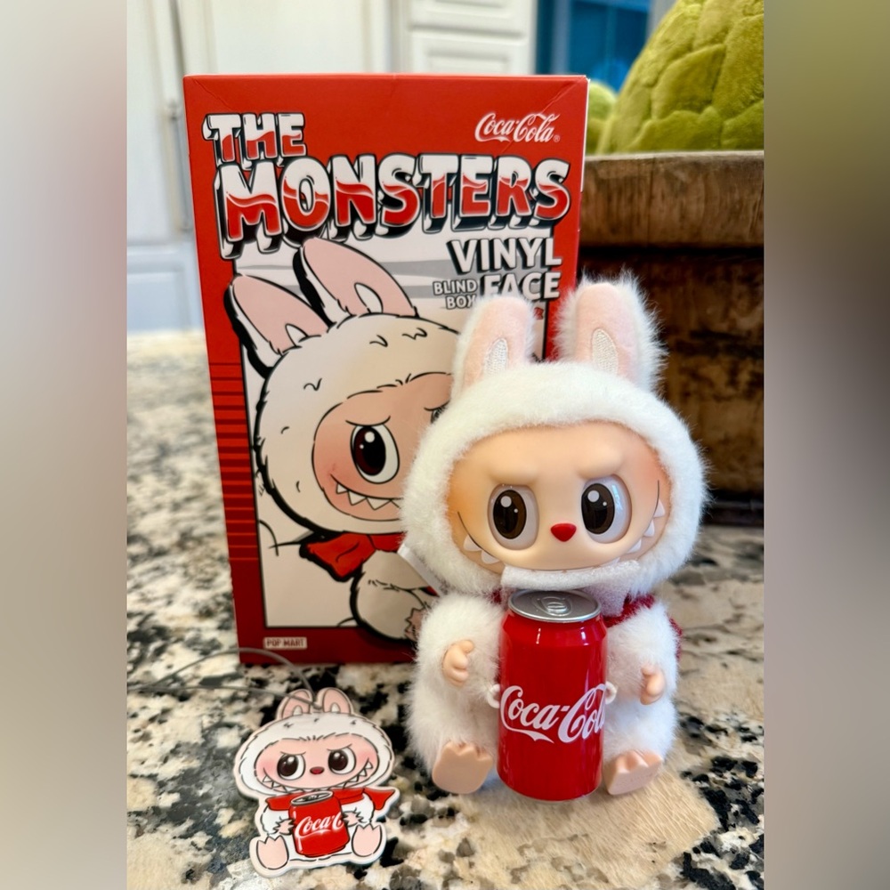 THE MONSTERS COCA-COLA SERIES-Vinyl Face—-Confirmed HAPPY FACTOR - Picture 1 of 7